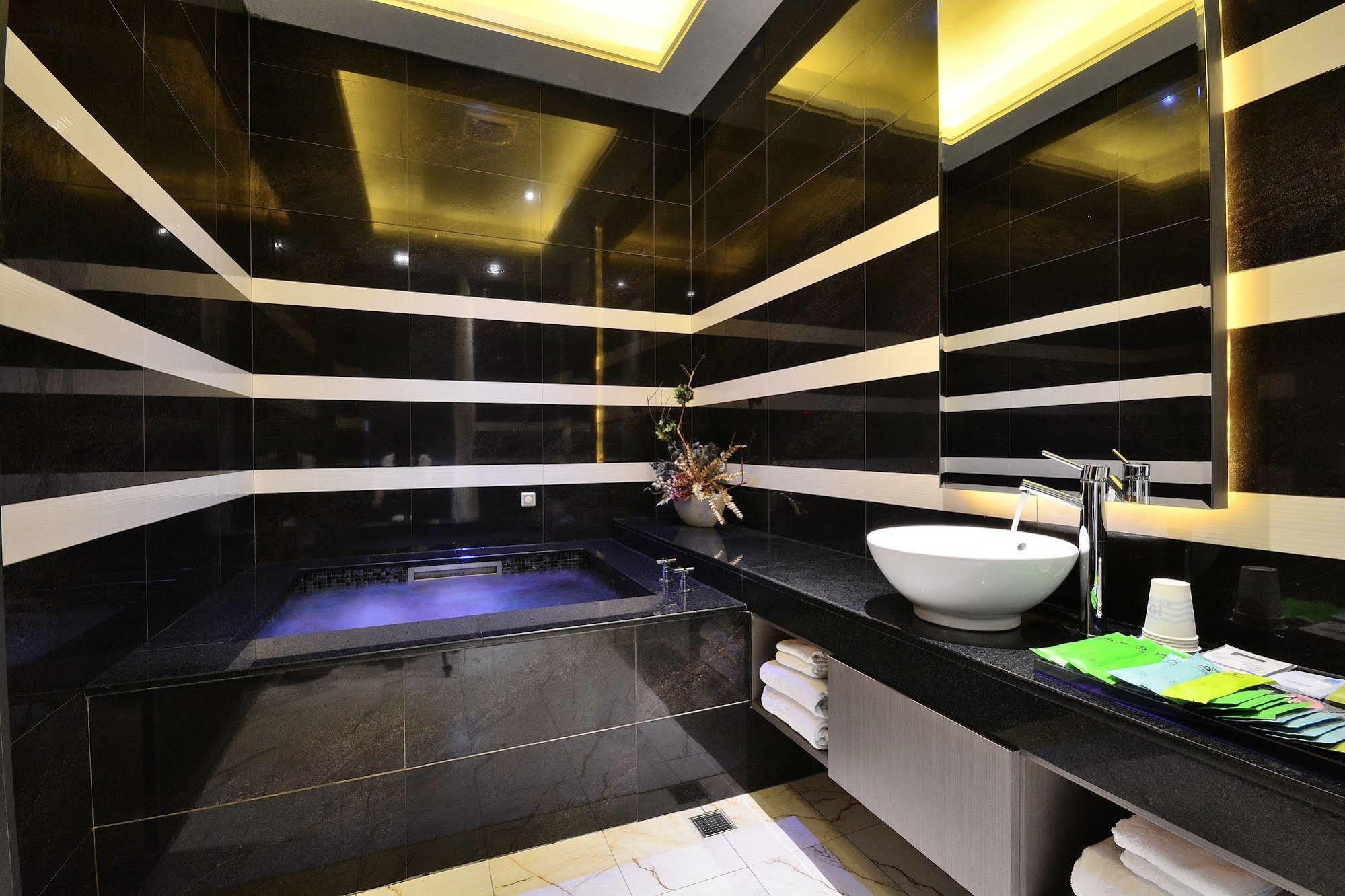 Hea Duenn Motel Taichung Exterior foto