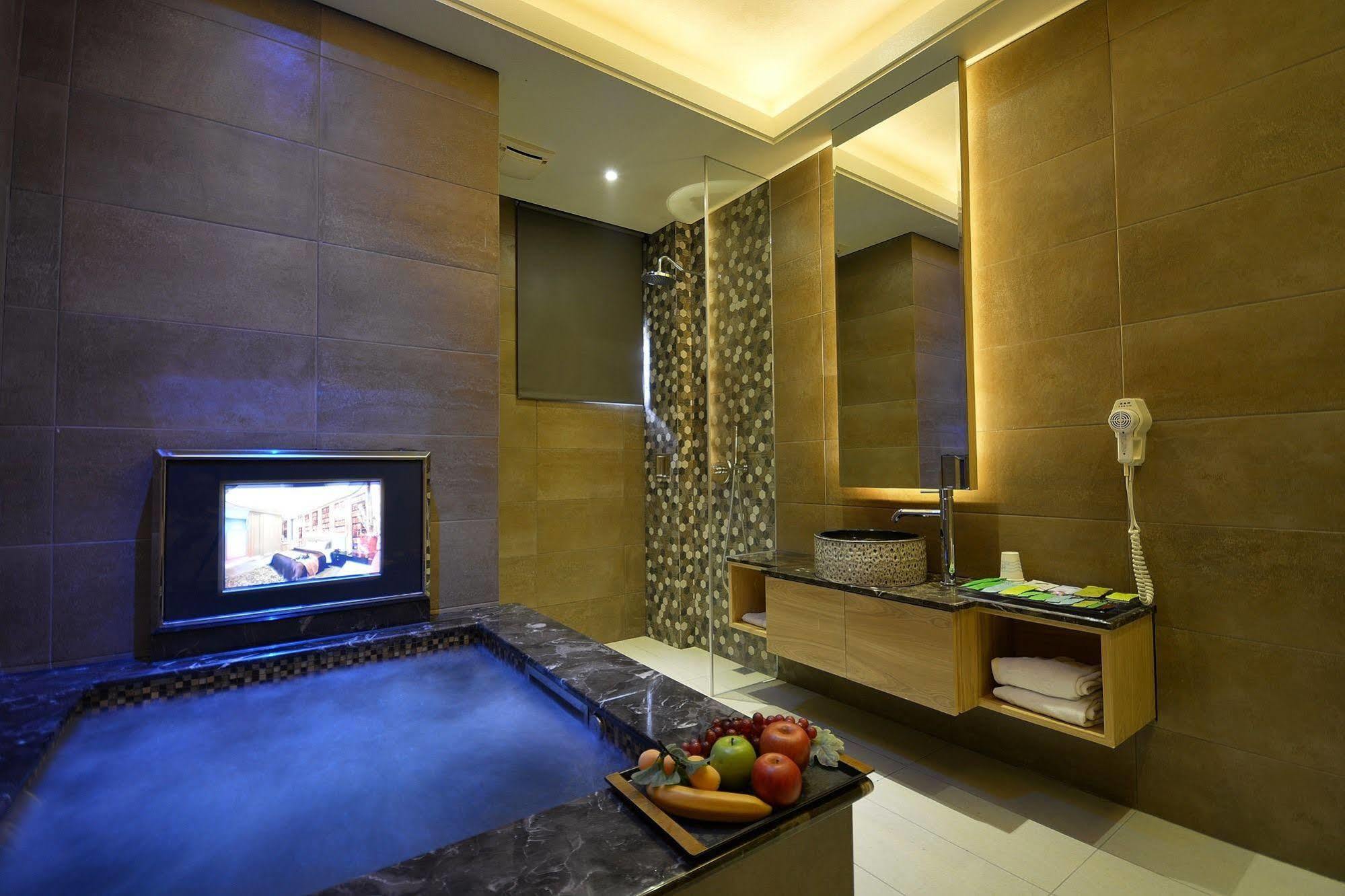 Hea Duenn Motel Taichung Exterior foto